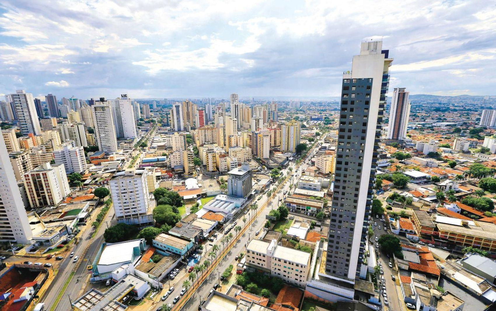 Goiânia também se beneficia da movimentação turística ao funcionar como porta de entrada para visitantes que seguem para diferentes regiões do estado