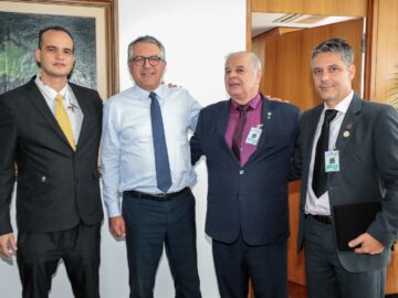 Dr. Igor Soares (delegado da FENAB), Ministro Alexandre Padilha, Dr. Jean Luís (Presidente da SBA) e Alexander da Silveira Assunção (Presidente do CNAA).
